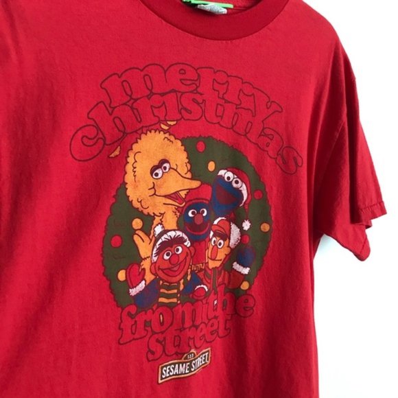 SESAME STREET Characters group picture Merry Christmas red graphic tee size Med - Picture 6 of 10